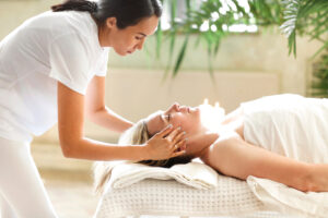 Exploration des techniques de massage proposées par Luxeva Institut